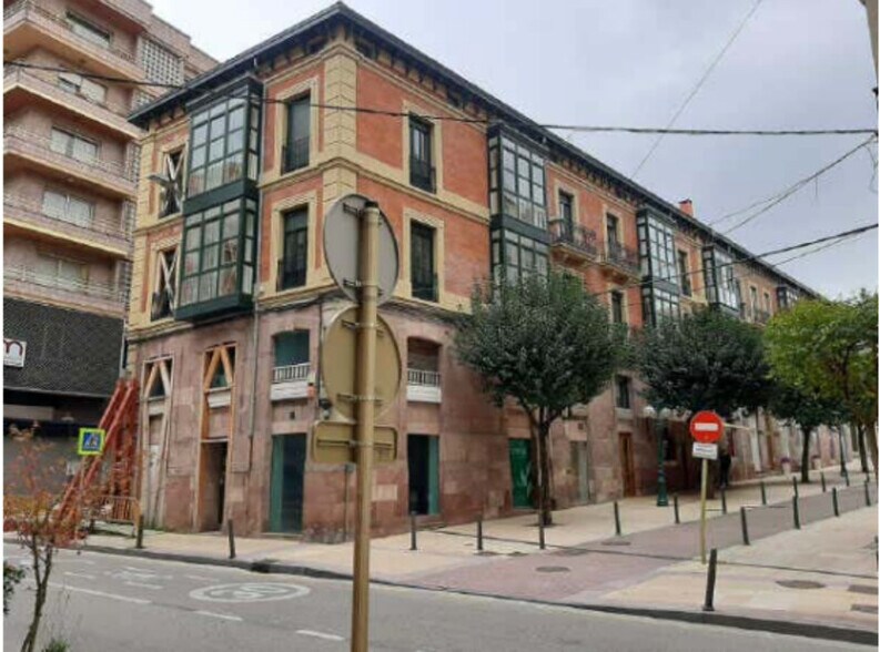 Local en Torrelavega en venta - Foto del edificio - Imagen 3 de 16