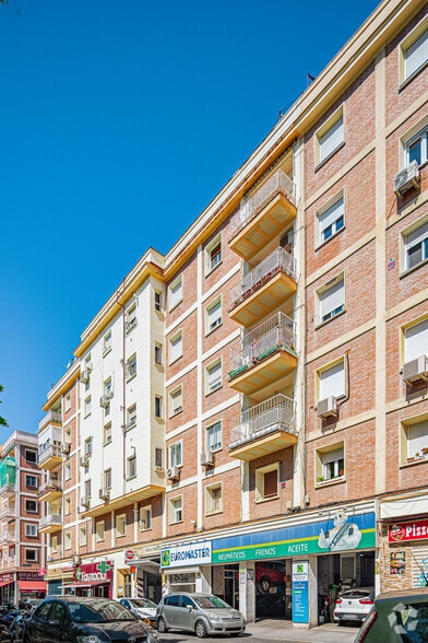 Calle de la Virgen de Nuria, 5, Madrid, Madrid en venta - Foto del edificio - Imagen 2 de 2
