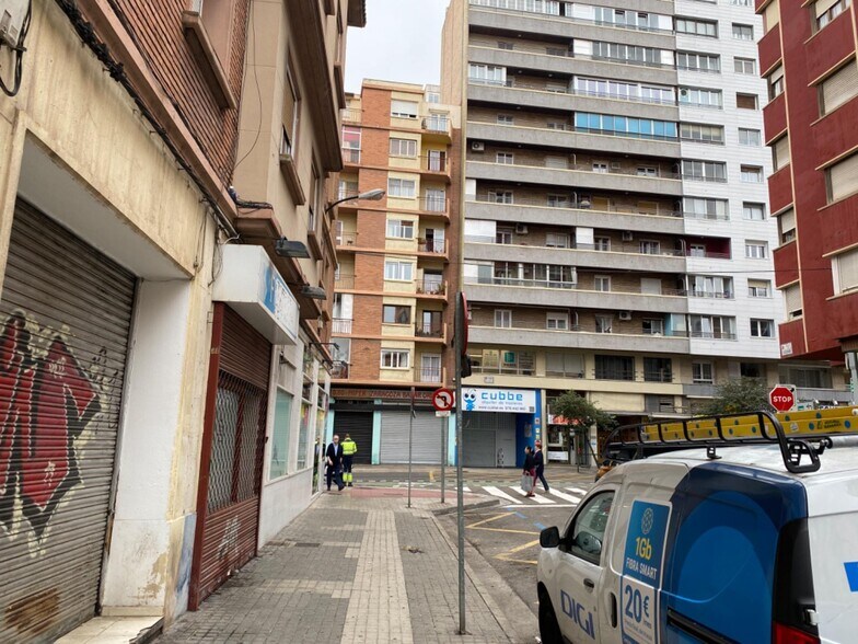 Local en Zaragoza, Zaragoza en alquiler - Foto del edificio - Imagen 2 de 10