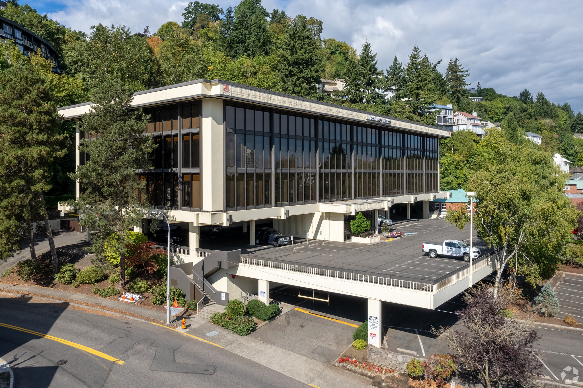 2121 SW Broadway, Portland, OR en alquiler Foto del edificio- Imagen 1 de 9