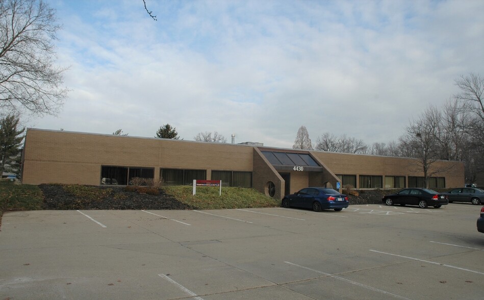 4430-4438 Carver Woods Dr, Blue Ash, OH en venta - Foto del edificio - Imagen 1 de 7