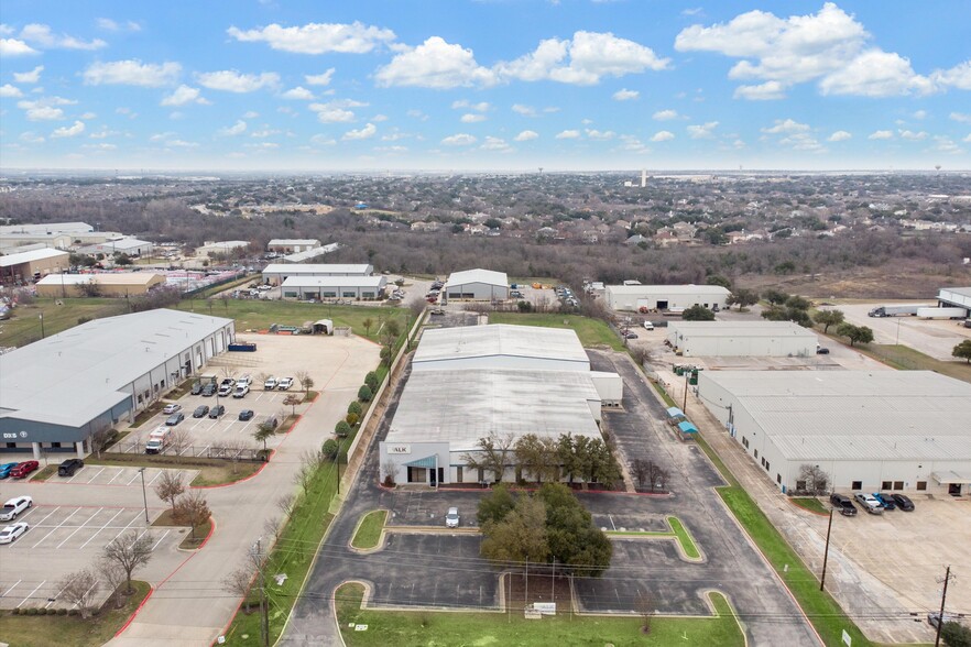 1700 Royston Ln, Round Rock, TX en alquiler - Foto del edificio - Imagen 1 de 16