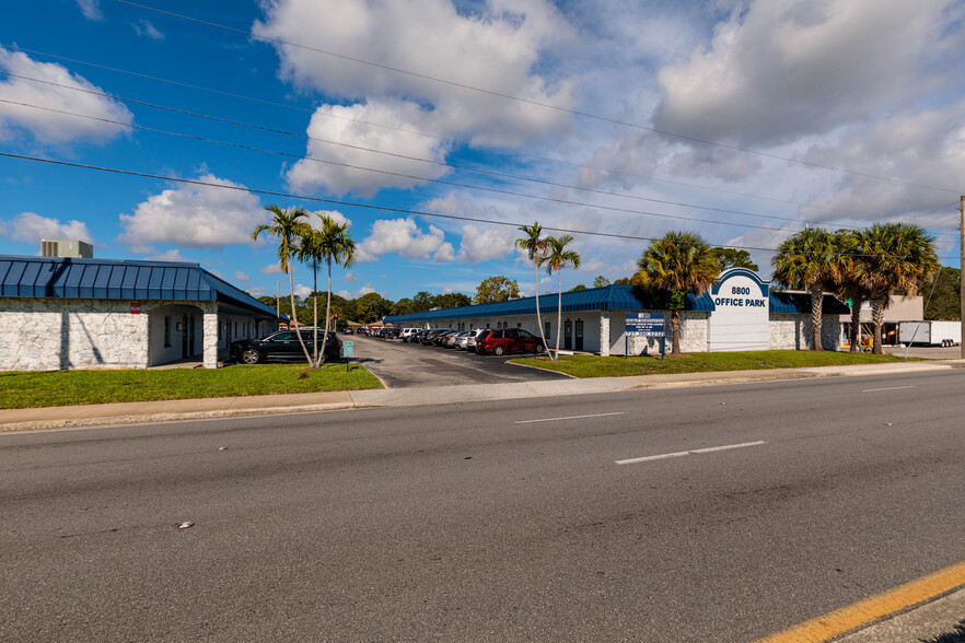 8800 49th St N, Pinellas Park, FL en alquiler - Foto del edificio - Imagen 3 de 16