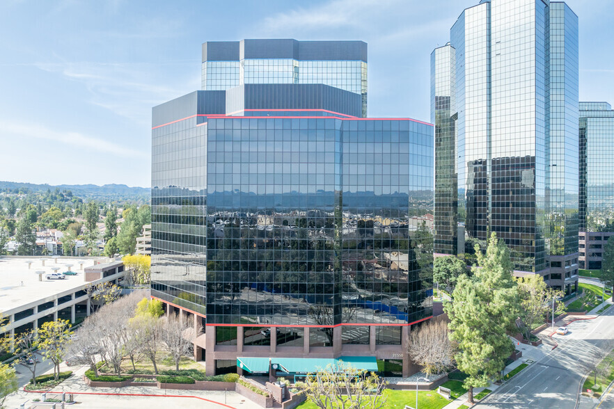 21550 Oxnard St, Woodland Hills, CA en alquiler - Foto del edificio - Imagen 2 de 9