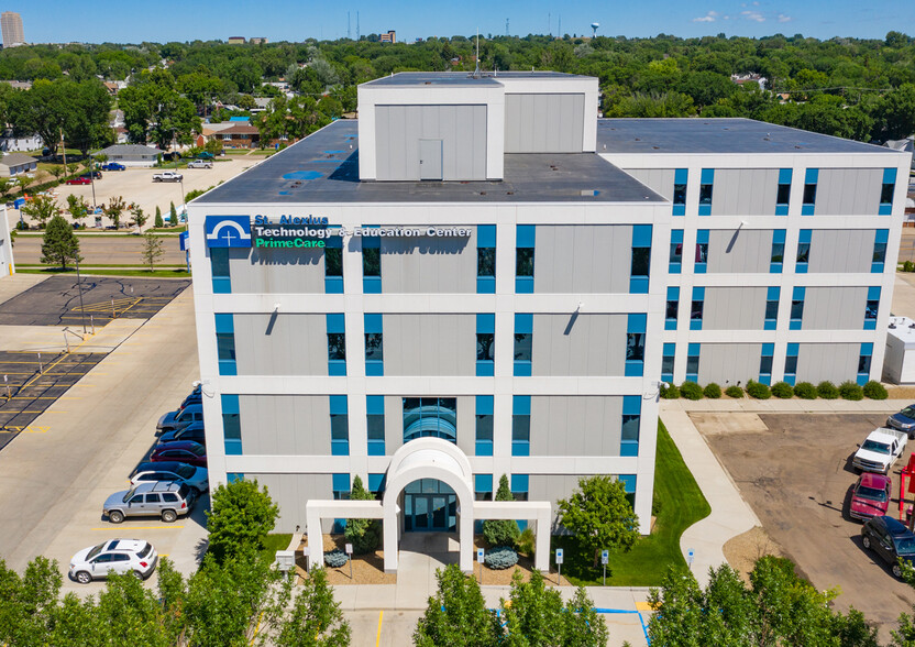 1310 E Main Ave, Bismarck, ND en alquiler - Foto del edificio - Imagen 1 de 28