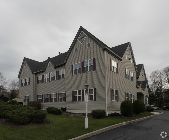 28 N Country Rd, Mount Sinai, NY en alquiler - Foto del edificio - Imagen 2 de 15