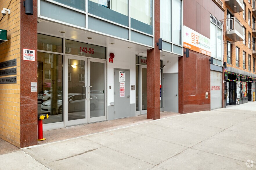 143-26 41st Ave, Flushing, NY en venta - Foto del edificio - Imagen 2 de 17