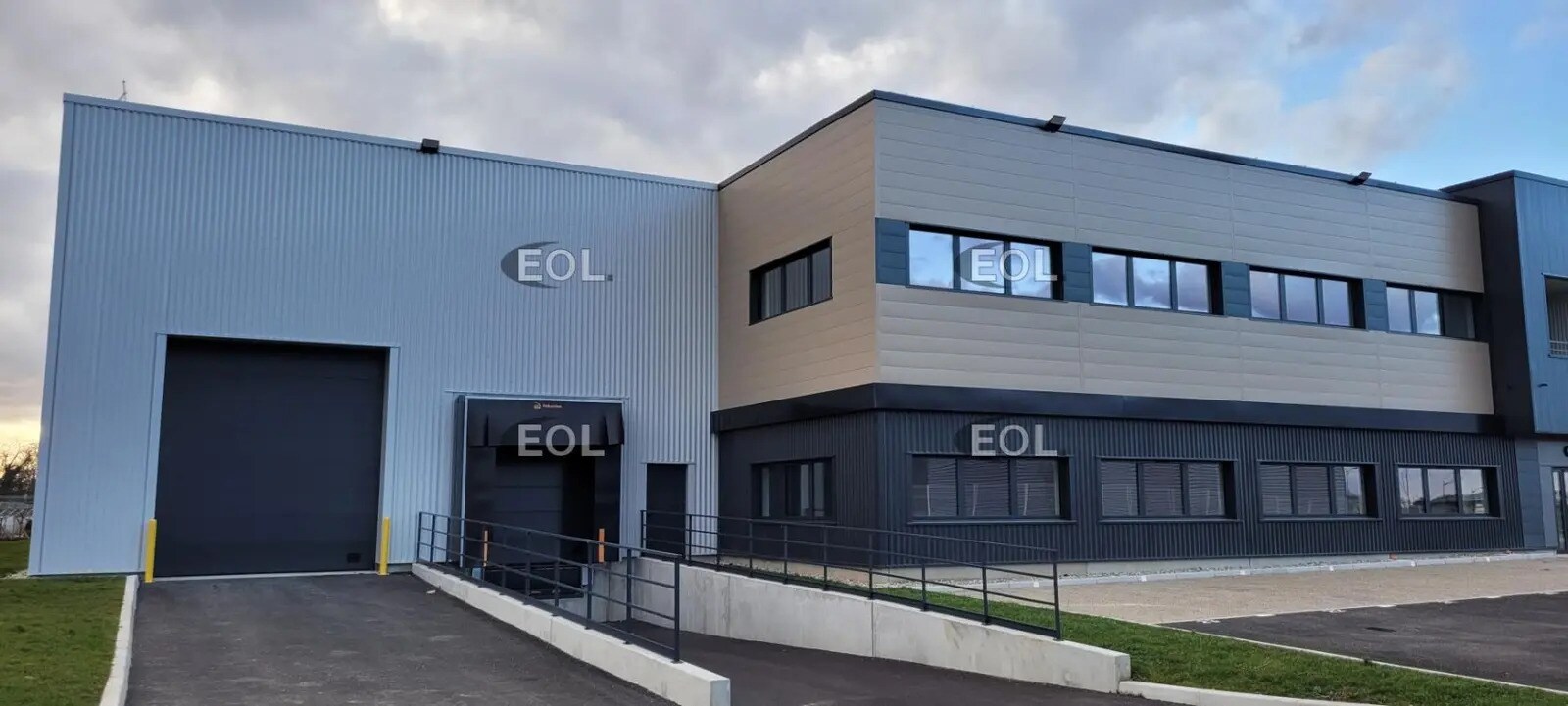 Nave en Colombier-Saugnieu en alquiler Foto del edificio- Imagen 1 de 6