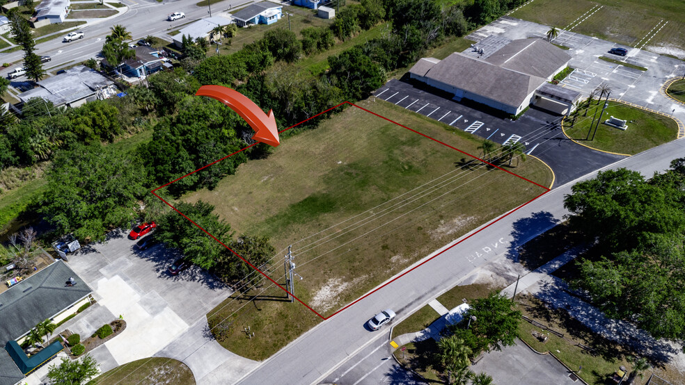 SW Ravenswood Ln, Port Saint Lucie, FL en venta - Foto del edificio - Imagen 1 de 30