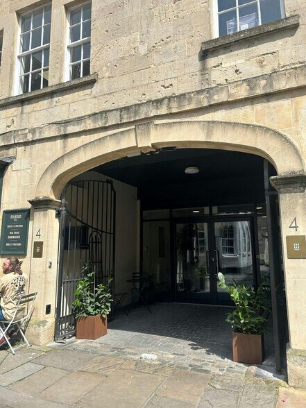 4 Queen St, Bath en alquiler - Foto del edificio - Imagen 2 de 13