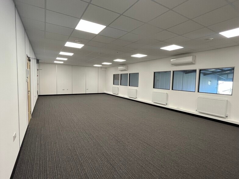 Oficina en Hangar 4, Cecil Pashley Way, Shoreham Airport, Shoreham by Sea en alquiler - Foto del interior - Imagen 1 de 8