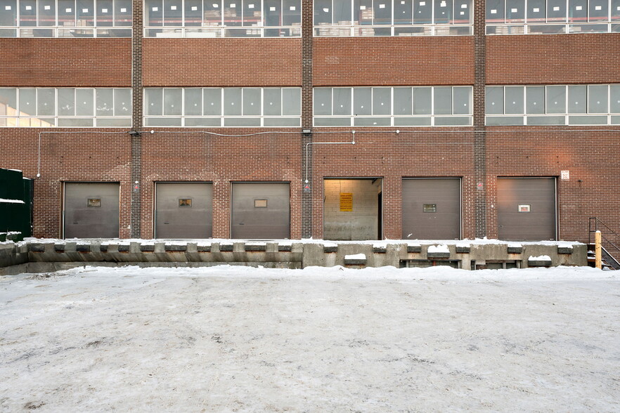 350 Rue De Louvain O, Montréal, QC en alquiler - Foto del edificio - Imagen 2 de 2