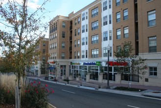 450 N Washington St, Falls Church, VA en alquiler Foto del edificio- Imagen 2 de 5