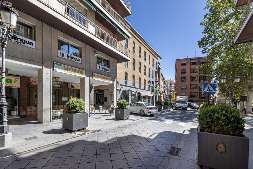Local en Granada, Granada en venta - Foto del edificio - Imagen 2 de 30