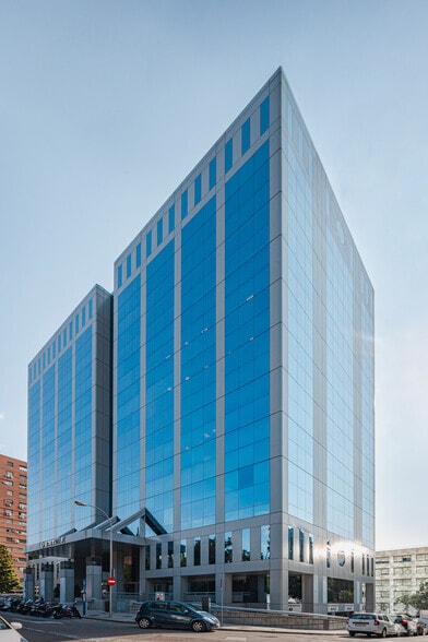 Calle José Bardasano Baos, 9, Madrid, Madrid en alquiler - Foto del edificio - Imagen 2 de 4