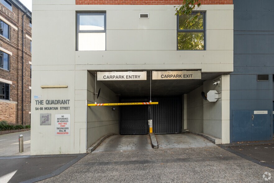 68 Mountain St, Ultimo en alquiler - Foto del edificio - Imagen 2 de 5