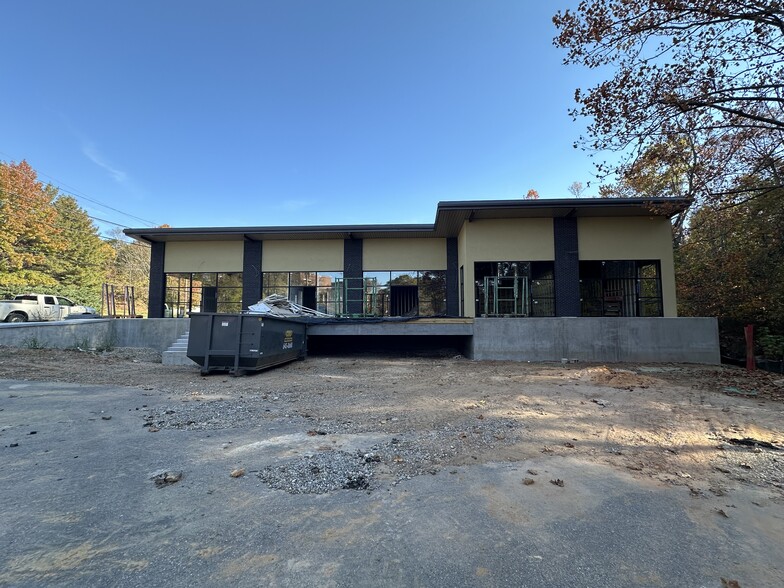 8 Weaverville Rd, Woodfin, NC en alquiler - Foto de la construcción - Imagen 1 de 7