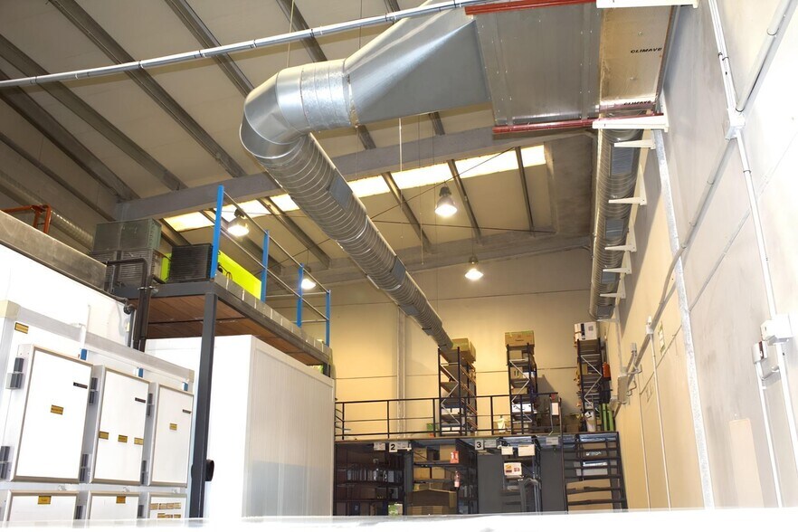 Nave en Alcalá de Guadaíra, Sevilla en venta - Foto del edificio - Imagen 3 de 22