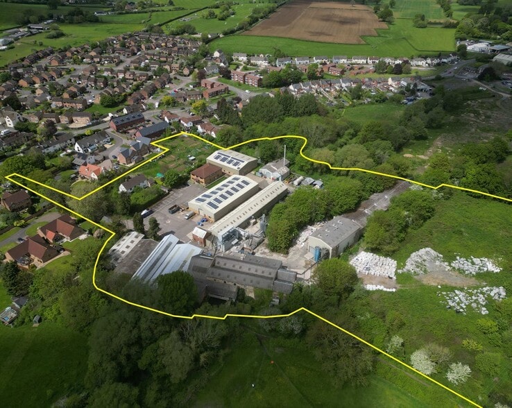 Middle Mill, Dursley en venta - Vista aérea - Imagen 2 de 4