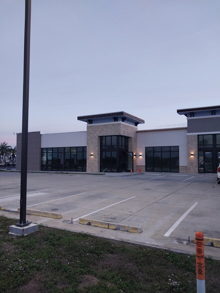 8100 Park Blvd N, Pinellas Park, FL en alquiler - Foto del edificio - Imagen 2 de 16