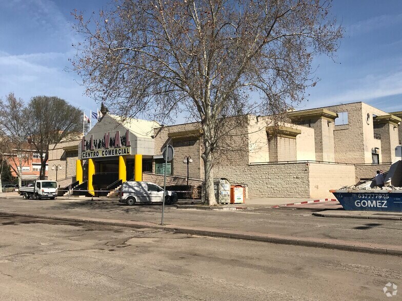 Local en Alcalá de Henares, Madrid en venta - Foto del edificio - Imagen 3 de 4