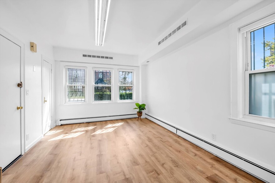 9701 69th Ave, Forest Hills, NY en venta - Foto del edificio - Imagen 2 de 37