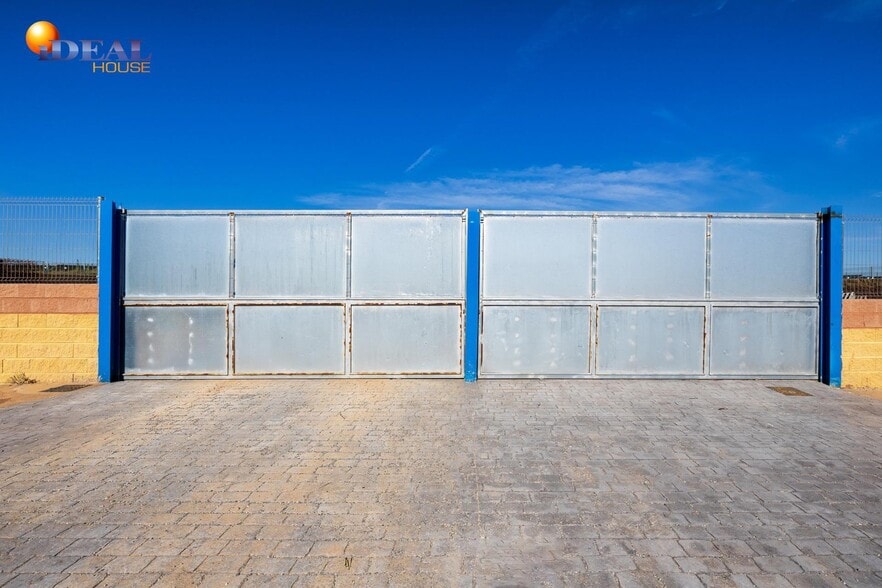 Nave en Escúzar en venta - Foto del edificio - Imagen 2 de 19