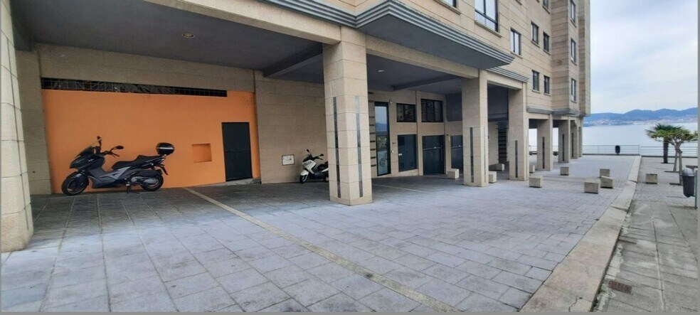 Local en Vigo, Pontevedra en alquiler - Foto principal - Imagen 2 de 12