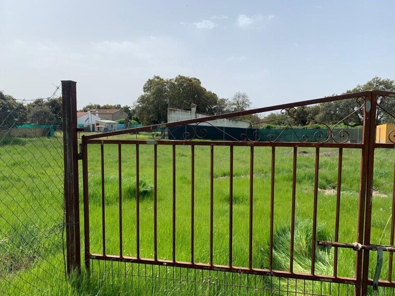 Terreno en Arroyo de la Luz en venta - Foto del edificio - Imagen 3 de 8