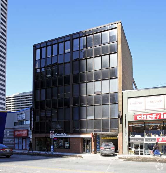 20 Eglinton Ave E, Toronto, ON en alquiler - Foto principal - Imagen 1 de 5