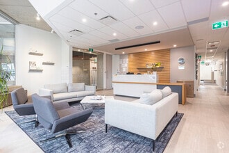 6815 8th St NE, Calgary, AB en alquiler Foto del interior- Imagen 2 de 13