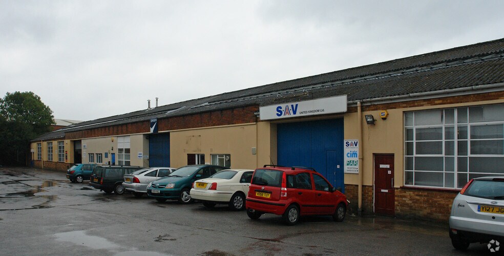 Armfield Clos, West Molesey en alquiler - Foto del edificio - Imagen 2 de 5