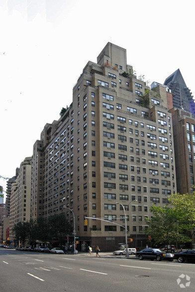 301 E 47th St, New York, NY en alquiler - Foto del edificio - Imagen 3 de 36