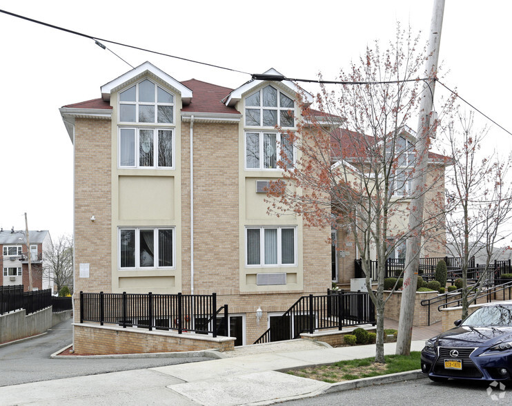 6 Arc Pl, Staten Island, NY en venta - Foto principal - Imagen 1 de 2