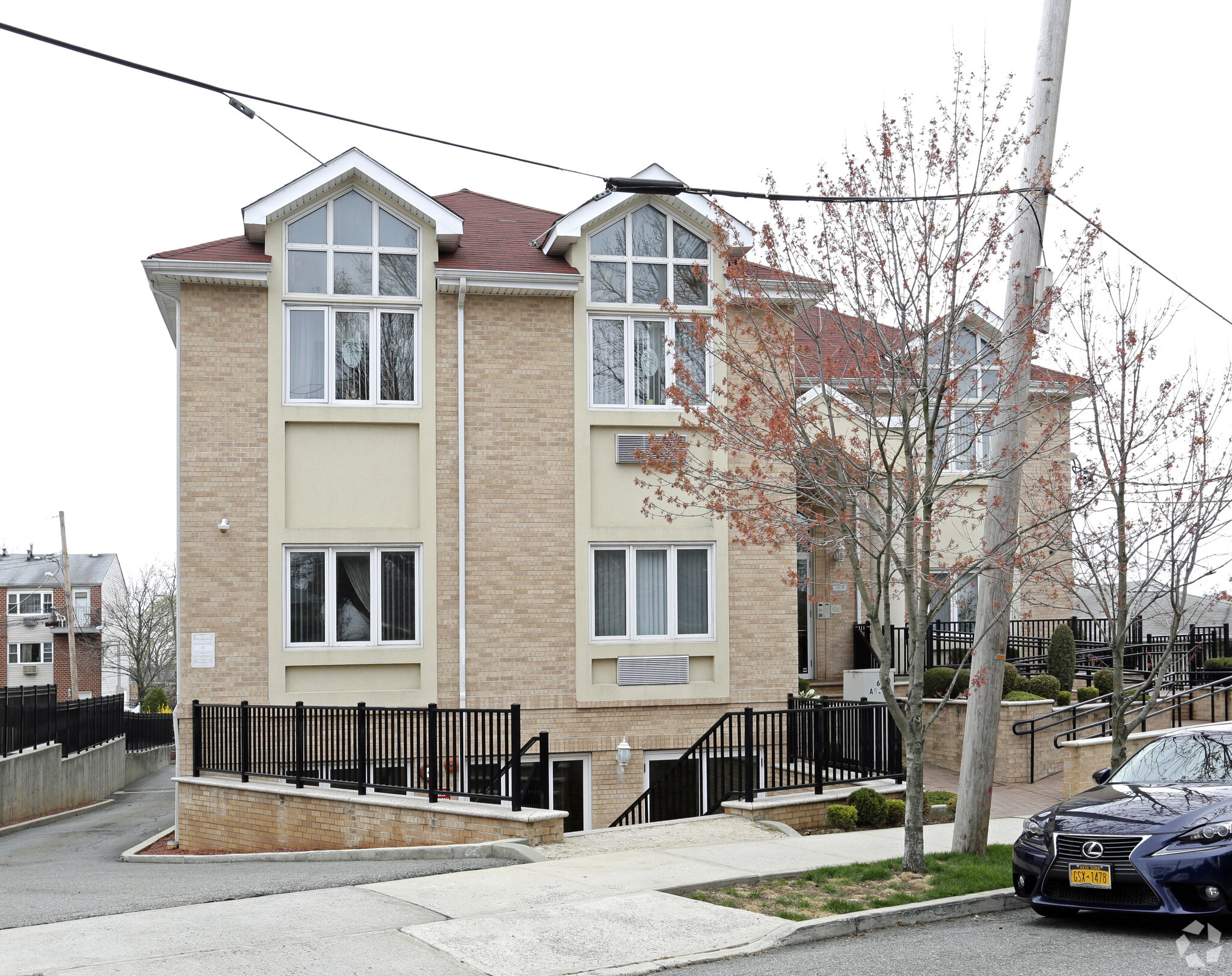 6 Arc Pl, Staten Island, NY en venta Foto principal- Imagen 1 de 3