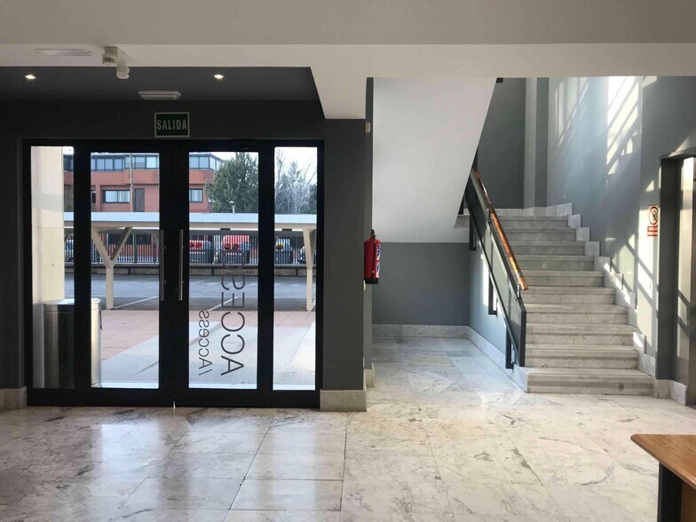 Calle de la Granja, 8, Alcobendas, Madrid en alquiler - Foto del edificio - Imagen 2 de 8
