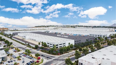 6335 Sycamore Canyon Blvd, Riverside, CA en alquiler Foto del edificio- Imagen 1 de 14