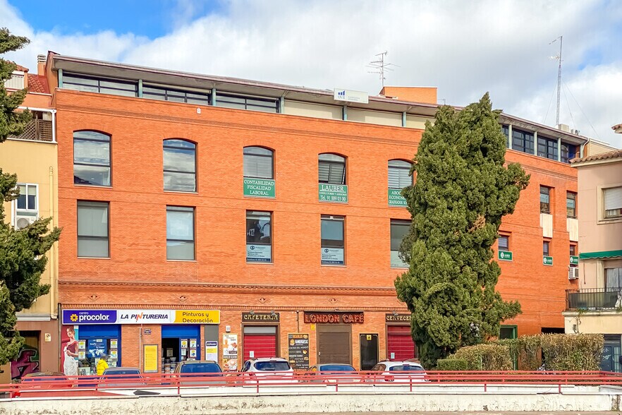 Local en Alcalá de Henares, Madrid en alquiler - Foto del edificio - Imagen 2 de 3