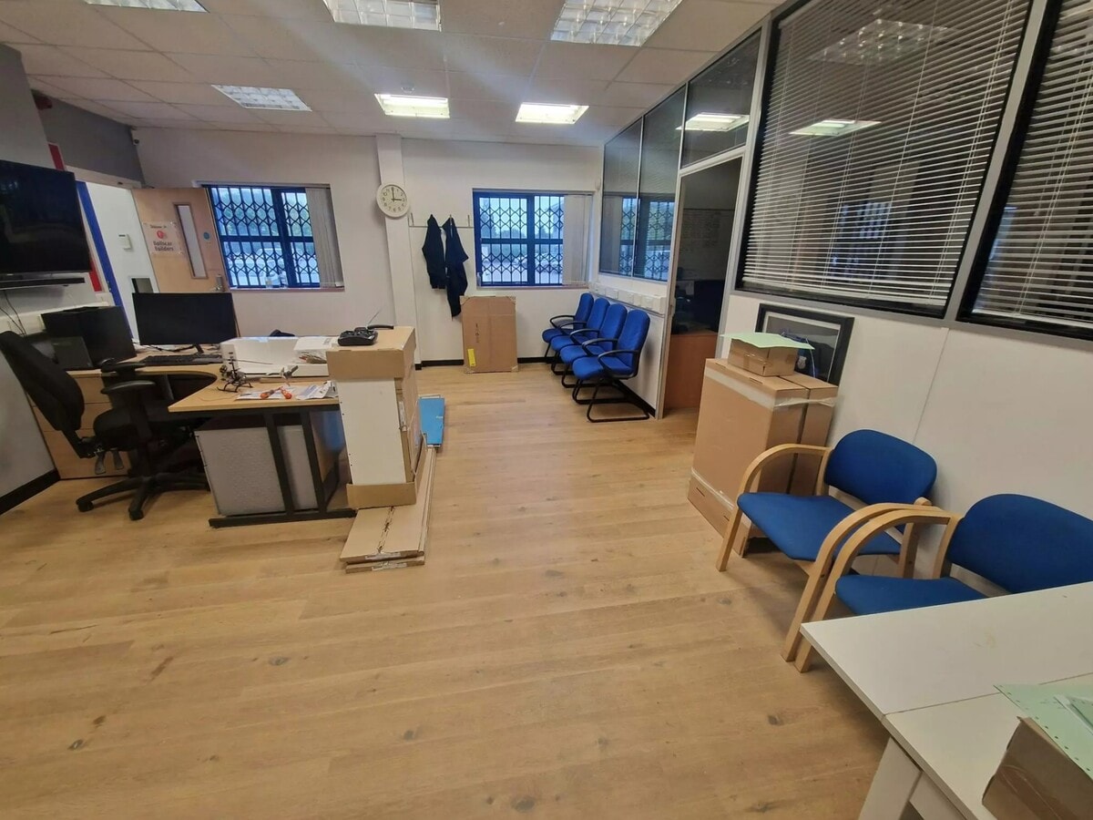 Penner Rd, Havant, HAM PO9 1QY - Unidad C5 - - Foto del interior - Image 1 of 3