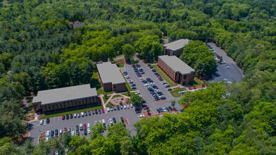 10-40 Tower Ln, Avon, CT - VISTA AÉREA  vista de mapa - Image1