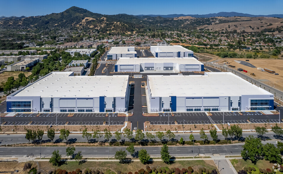 18225 Butterfield Blvd, Morgan Hill, CA en alquiler - Foto del edificio - Imagen 3 de 7