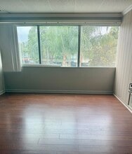 18345 Ventura Blvd, Tarzana, CA en alquiler Foto del interior- Imagen 1 de 3