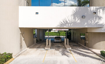 660 US 1 Hwy, North Palm Beach, FL en alquiler Foto del edificio- Imagen 2 de 2