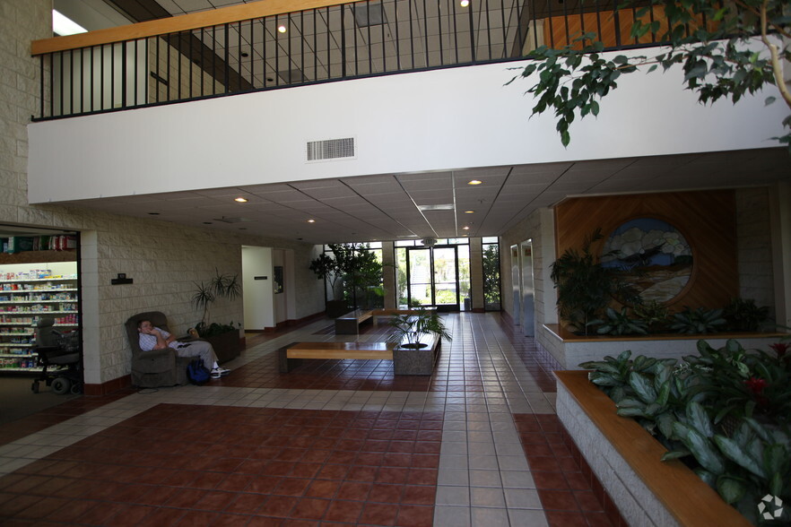 1687 Erringer Rd, Simi Valley, CA en alquiler - Lobby - Imagen 3 de 5