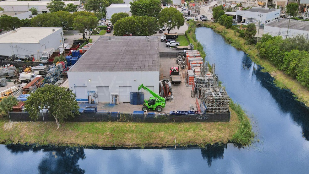 1909 NW 18th St, Pompano Beach, FL en alquiler - Foto del edificio - Imagen 2 de 21