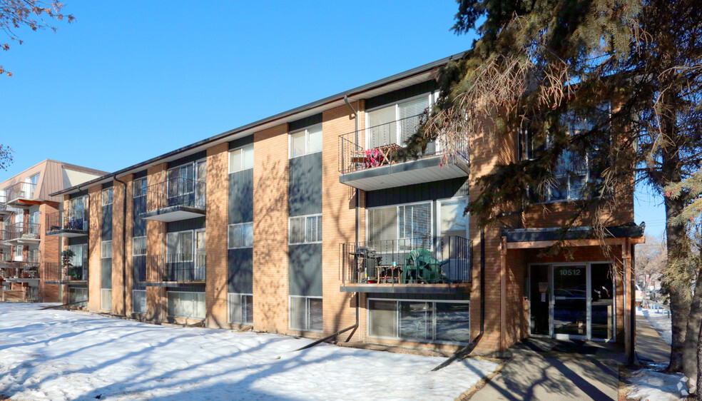 10512 83rd Ave NW, Edmonton, AB en venta - Foto principal - Imagen 1 de 2