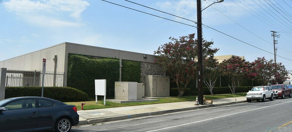 13001-13051 Bradley Ave, Sylmar, CA en alquiler - Foto del edificio - Imagen 1 de 4