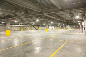 28-10 Whitestone Expy, Queens, NY en alquiler Foto del interior- Imagen 2 de 4