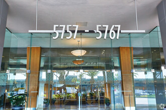 5757 W Century Blvd, Los Angeles, CA en alquiler Lobby- Imagen 2 de 10