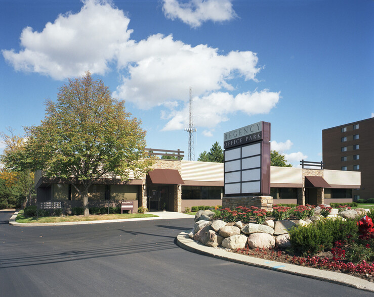 27692-27700 Franklin Rd, Southfield, MI en venta - Foto principal - Imagen 1 de 8